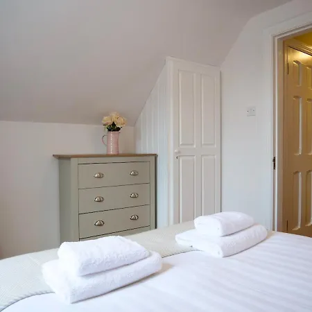 בית נופש Central Dingle Cottage דינגל