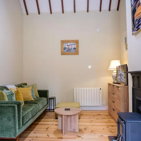 בית נופש Central Dingle Cottage דינגל